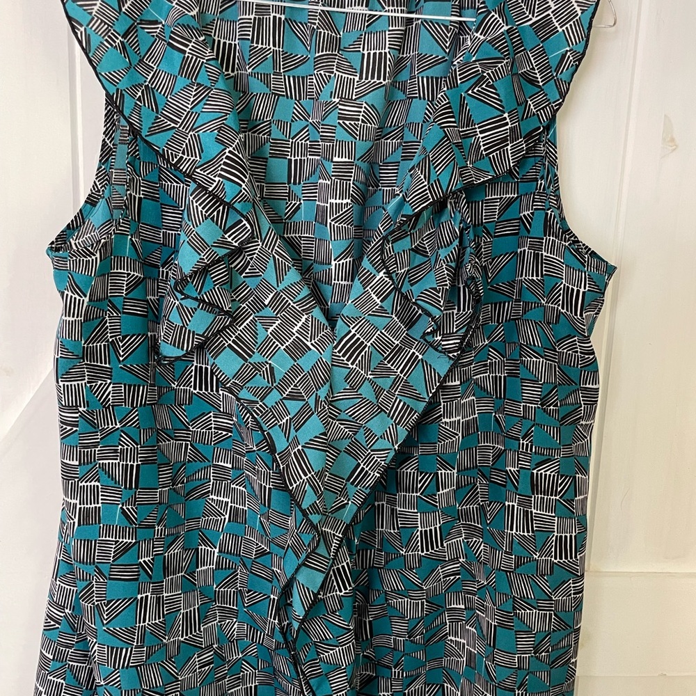 NY collection, xl, slimming, sleeveless blouse. Fall, back to school, teacher